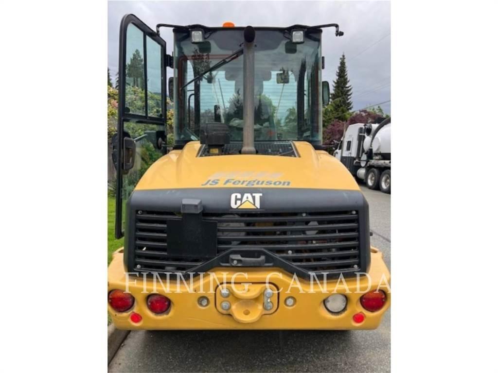 CAT 908M Gumikerekes homlokrakodók
