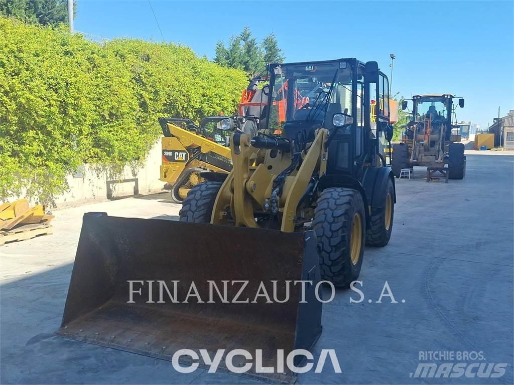 CAT 908M Gumikerekes homlokrakodók