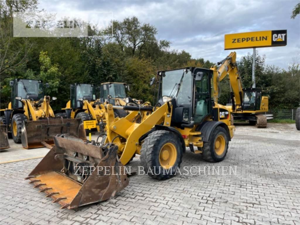 CAT 908M Gumikerekes homlokrakodók