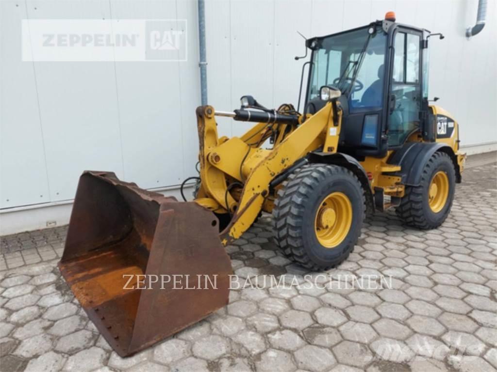CAT 908M Gumikerekes homlokrakodók