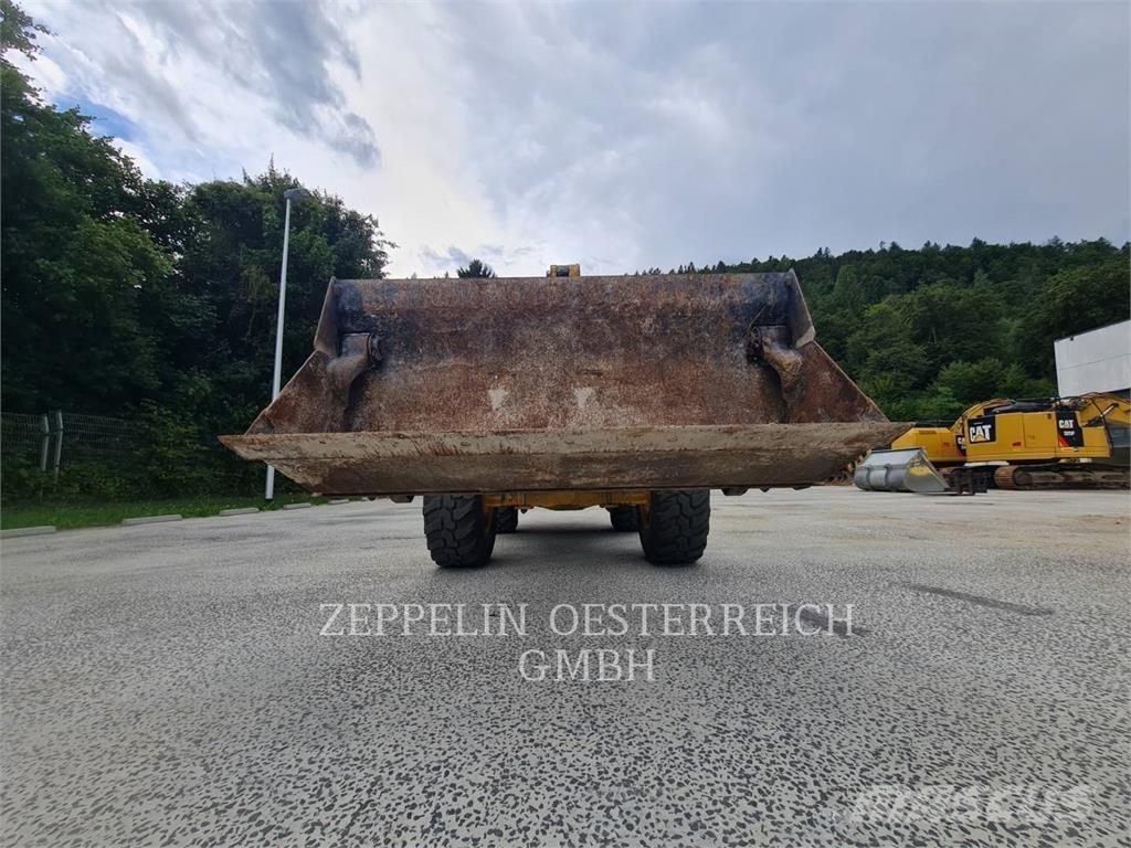 CAT 908M Gumikerekes homlokrakodók