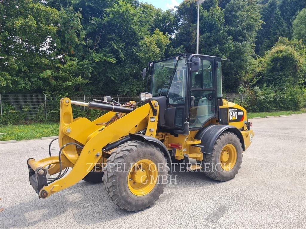 CAT 908M Gumikerekes homlokrakodók