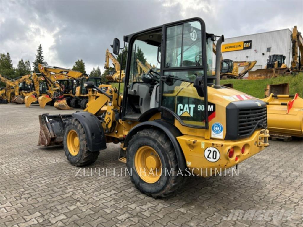 CAT 908M Gumikerekes homlokrakodók