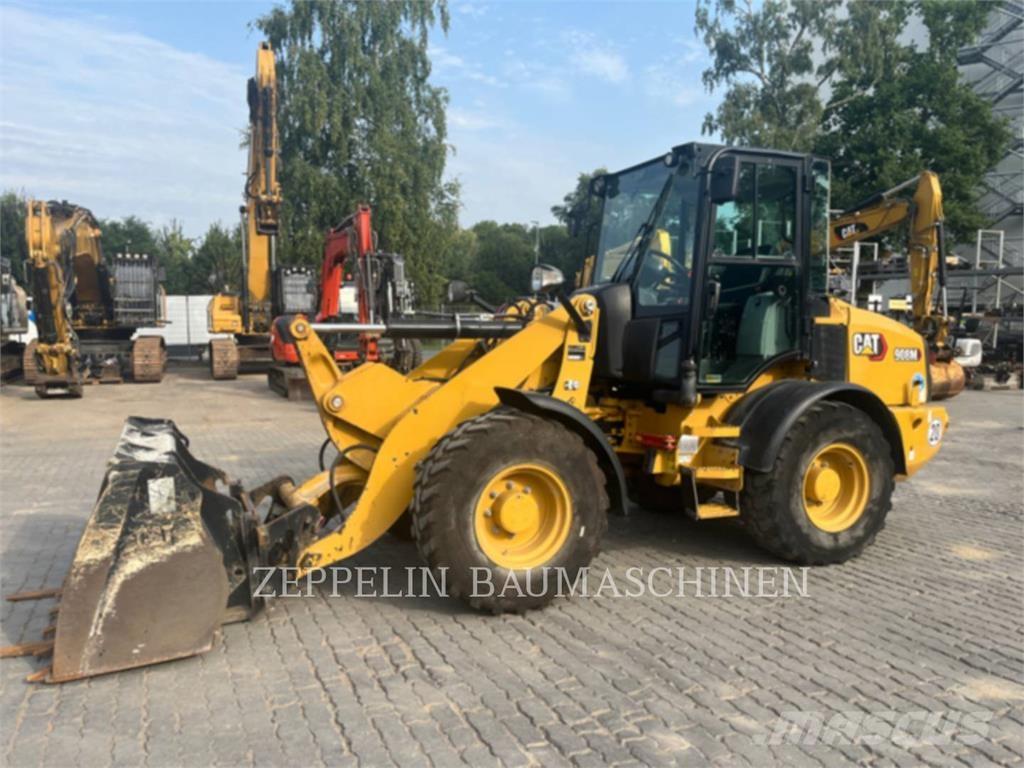 CAT 908M Gumikerekes homlokrakodók
