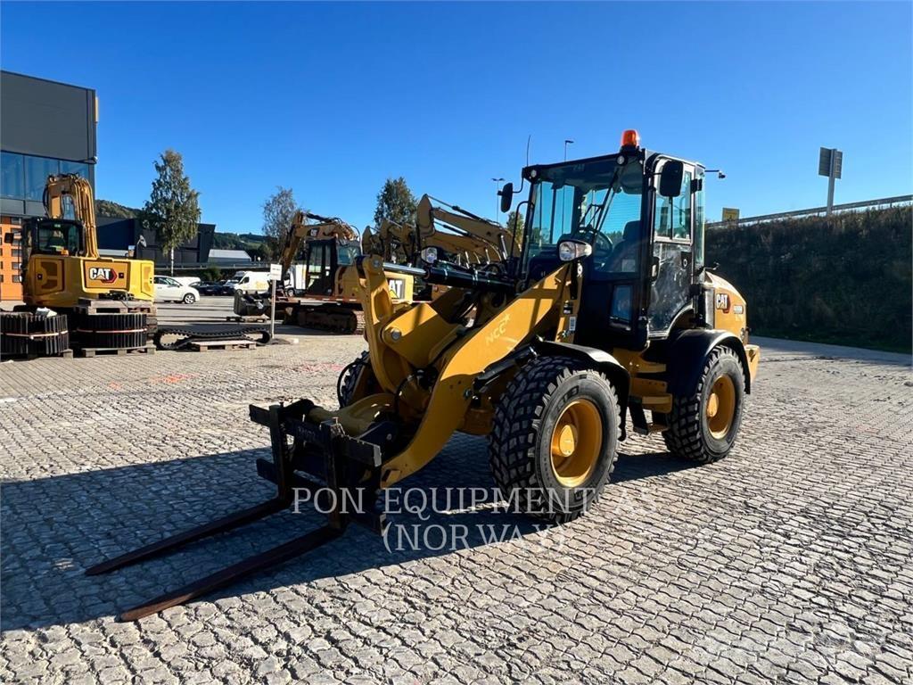 CAT 908M Gumikerekes homlokrakodók