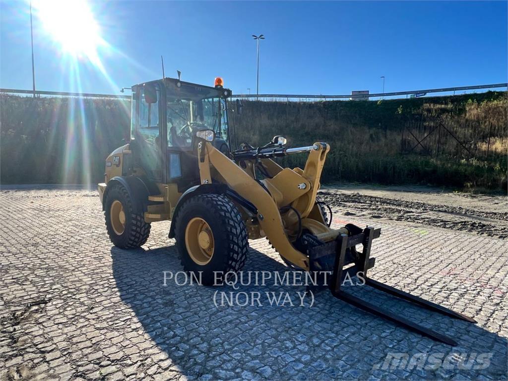 CAT 908M Gumikerekes homlokrakodók