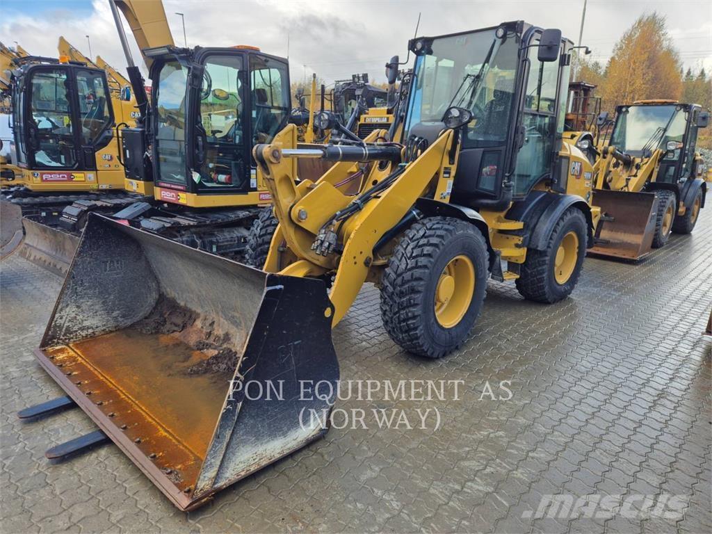 CAT 908M Gumikerekes homlokrakodók