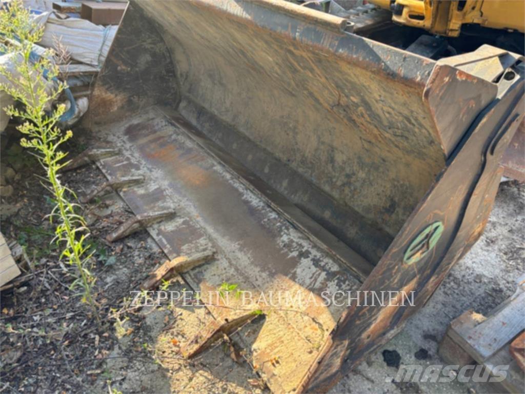 CAT 908M Gumikerekes homlokrakodók