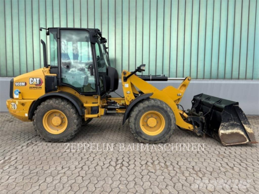 CAT 908M Gumikerekes homlokrakodók