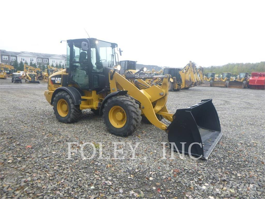CAT 908M Gumikerekes homlokrakodók
