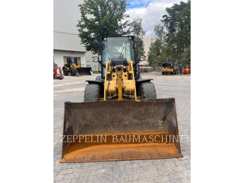 CAT 908M Gumikerekes homlokrakodók