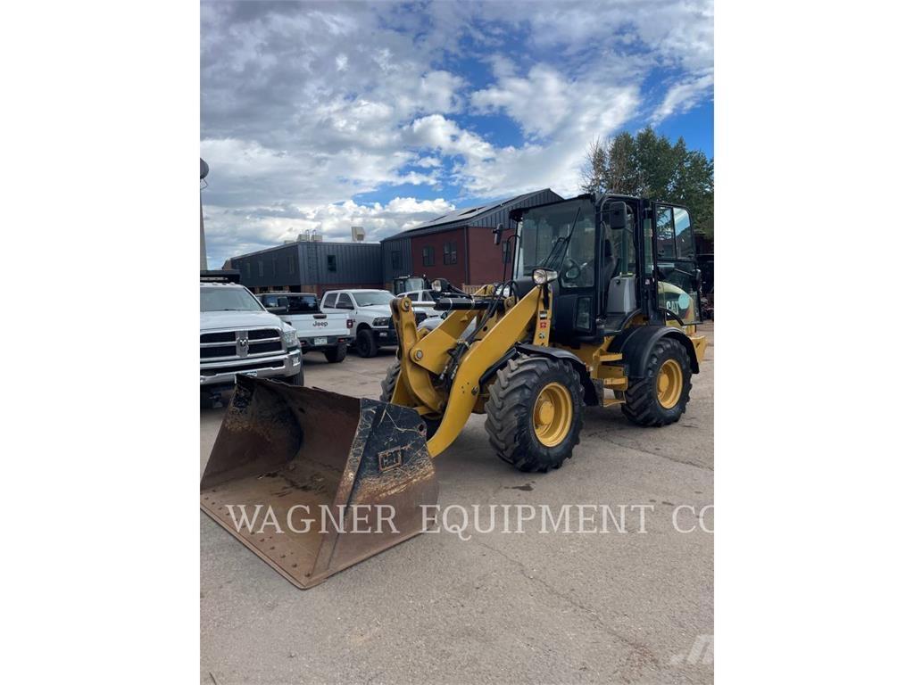 CAT 908M Gumikerekes homlokrakodók