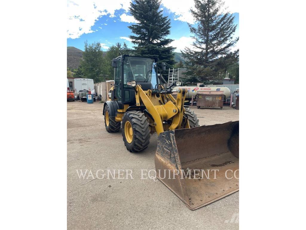 CAT 908M Gumikerekes homlokrakodók