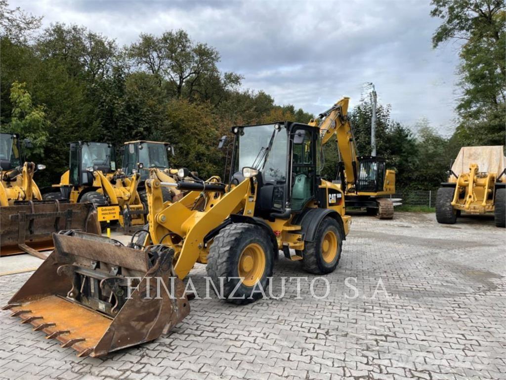 CAT 908M Gumikerekes homlokrakodók