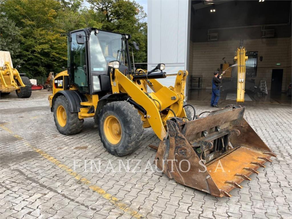 CAT 908M Gumikerekes homlokrakodók