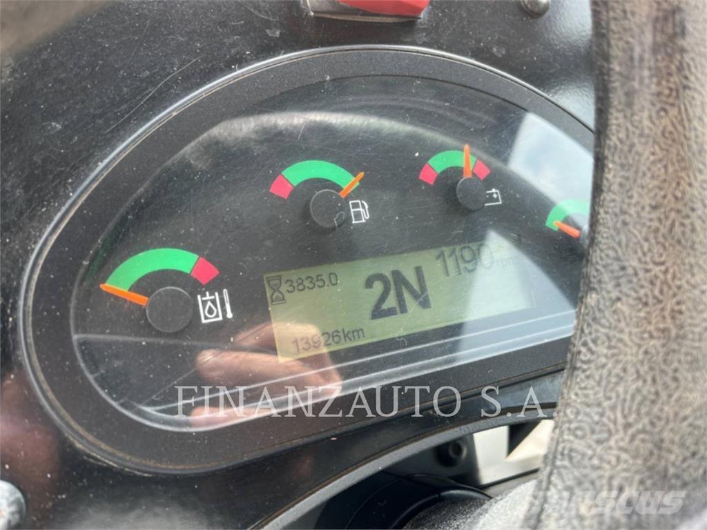 CAT 908M Gumikerekes homlokrakodók