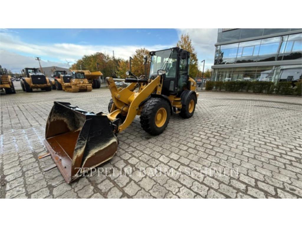 CAT 908M Gumikerekes homlokrakodók