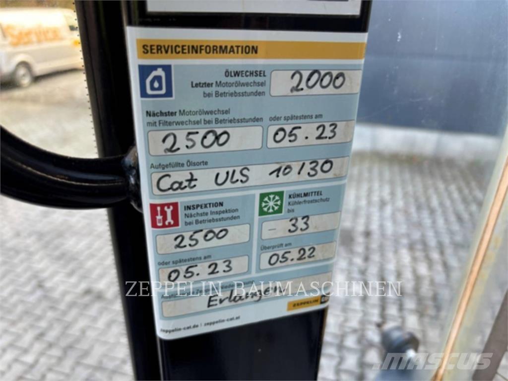 CAT 908M Gumikerekes homlokrakodók