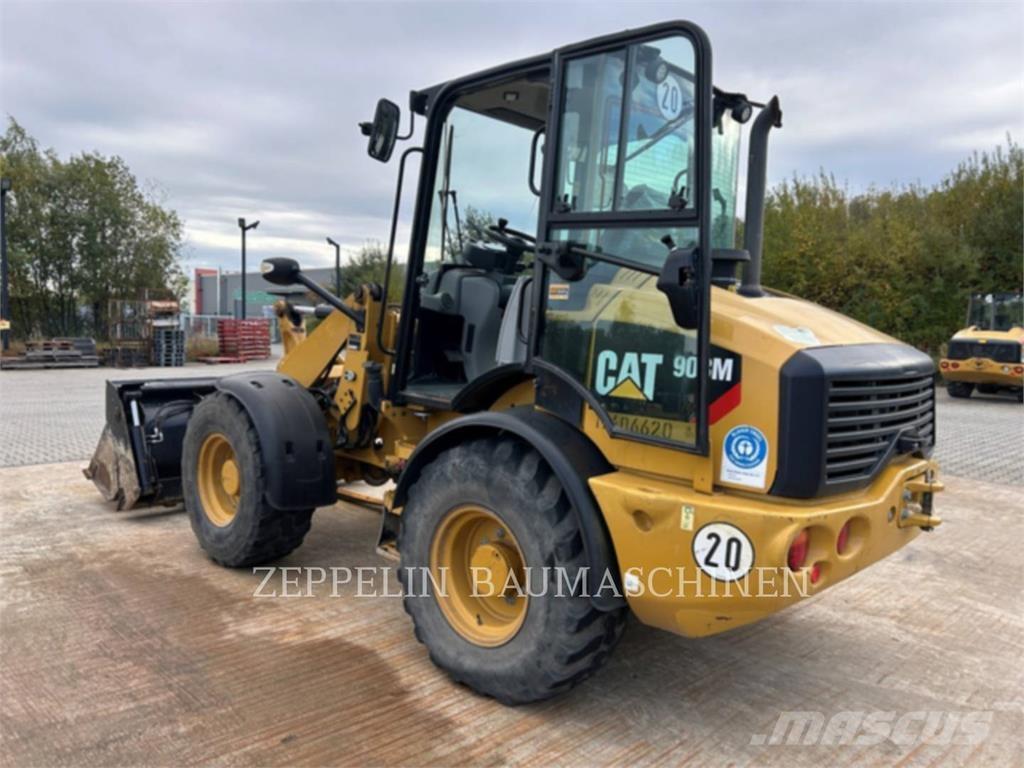 CAT 908M Gumikerekes homlokrakodók