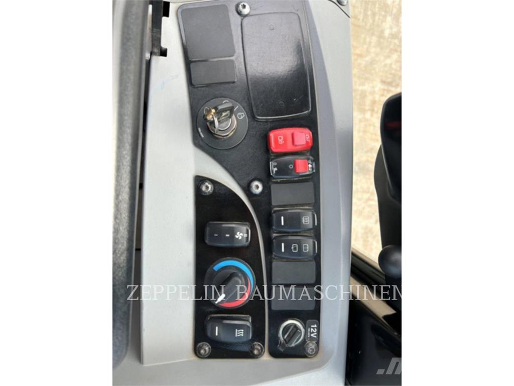 CAT 908M Gumikerekes homlokrakodók