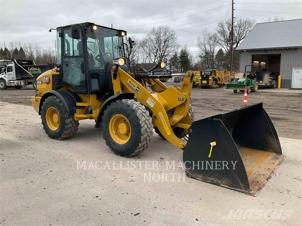 CAT 908M ARW Gumikerekes homlokrakodók