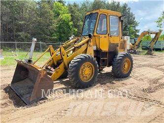CAT 910 Gumikerekes homlokrakodók