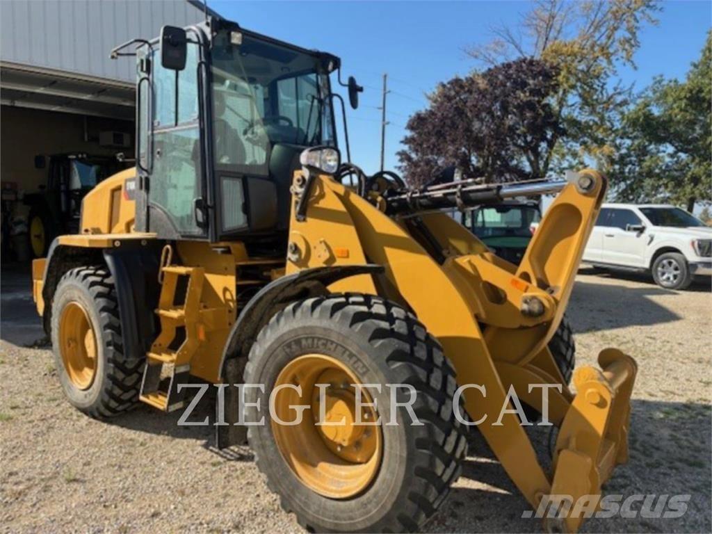 CAT 910K Gumikerekes homlokrakodók