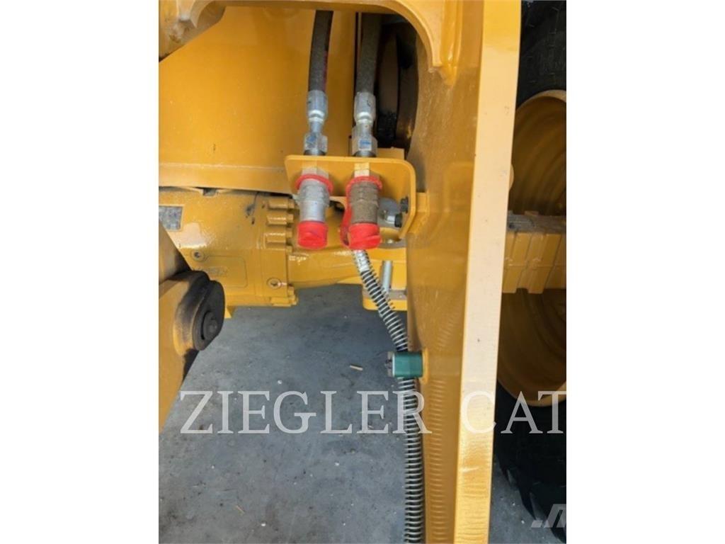 CAT 910K Gumikerekes homlokrakodók