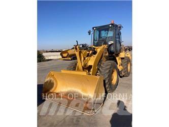 CAT 910M Gumikerekes homlokrakodók