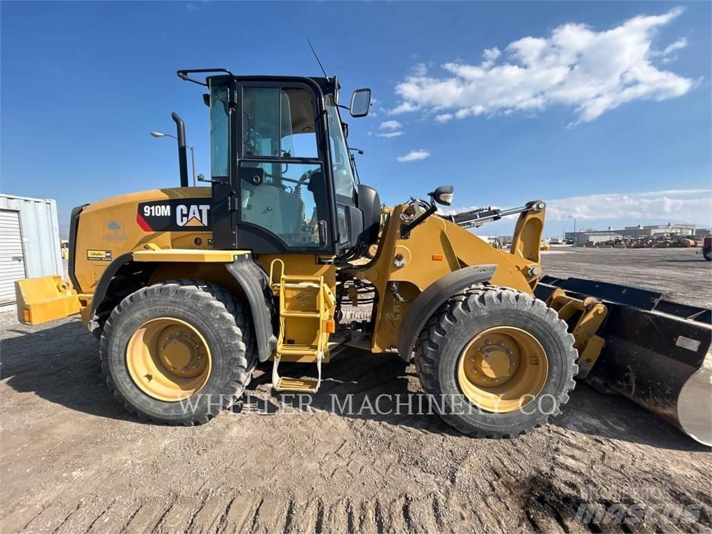 CAT 910M Gumikerekes homlokrakodók