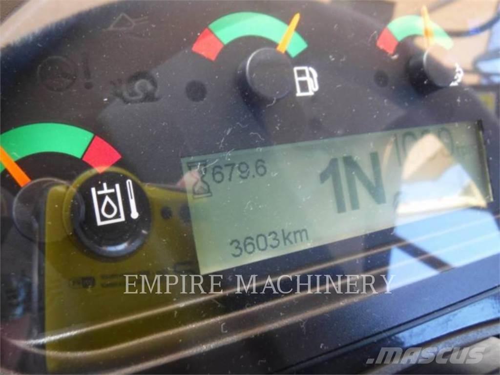 CAT 910M Gumikerekes homlokrakodók