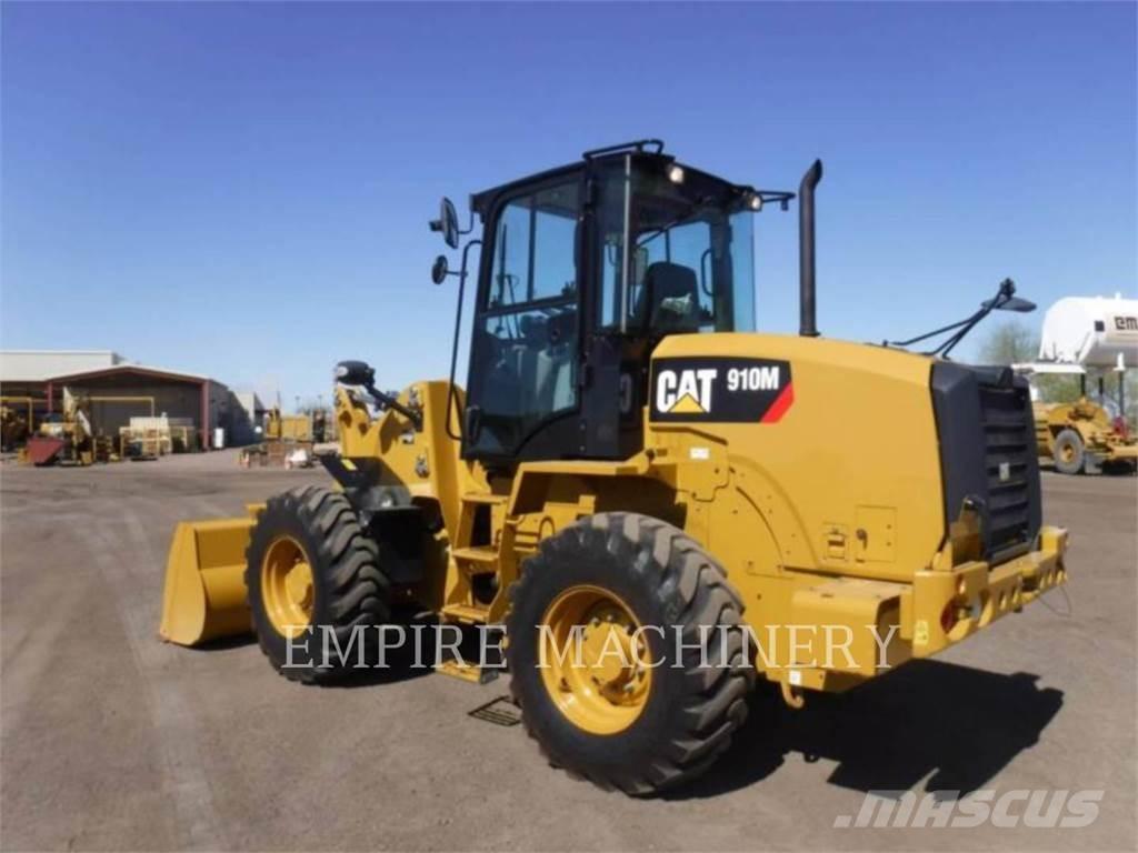 CAT 910M Gumikerekes homlokrakodók