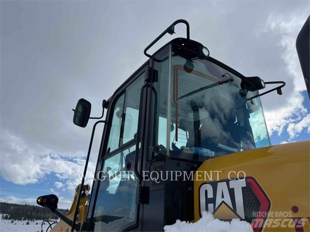 CAT 914 Gumikerekes homlokrakodók