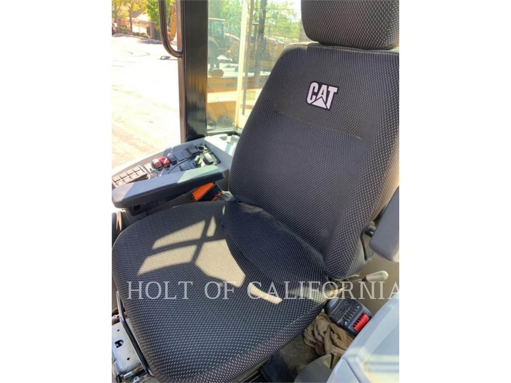CAT 914 Gumikerekes homlokrakodók