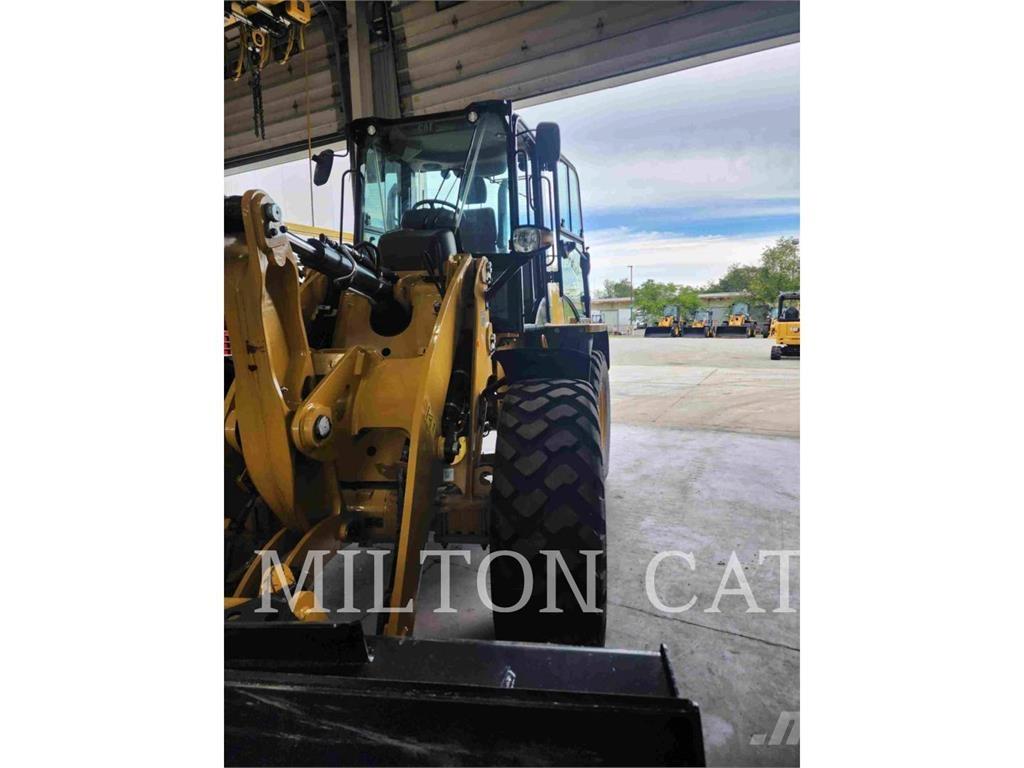 CAT 914 Gumikerekes homlokrakodók
