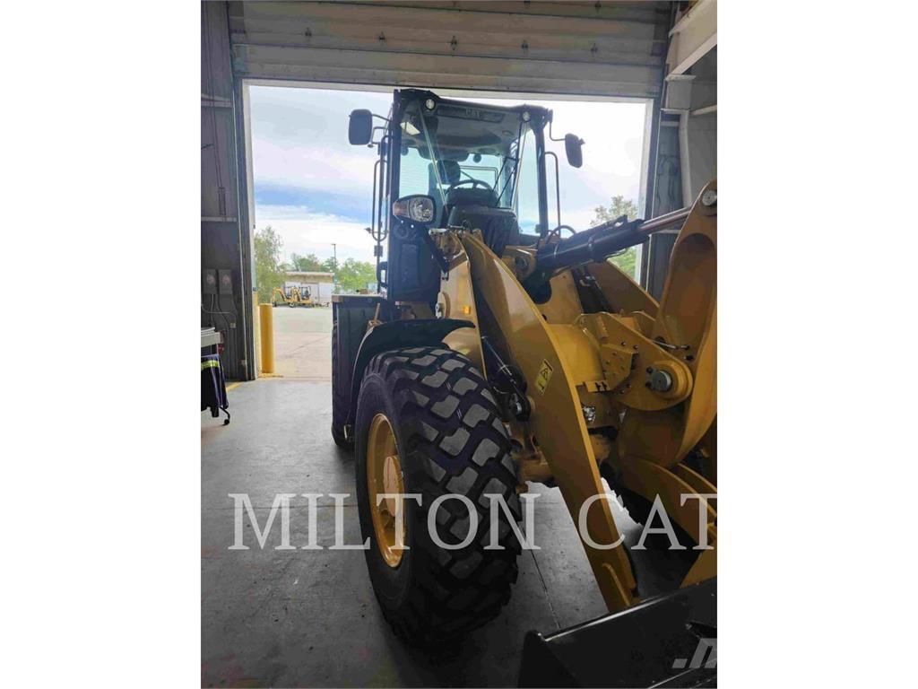 CAT 914 Gumikerekes homlokrakodók