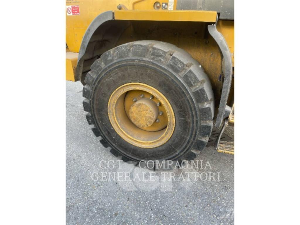 CAT 914 Gumikerekes homlokrakodók