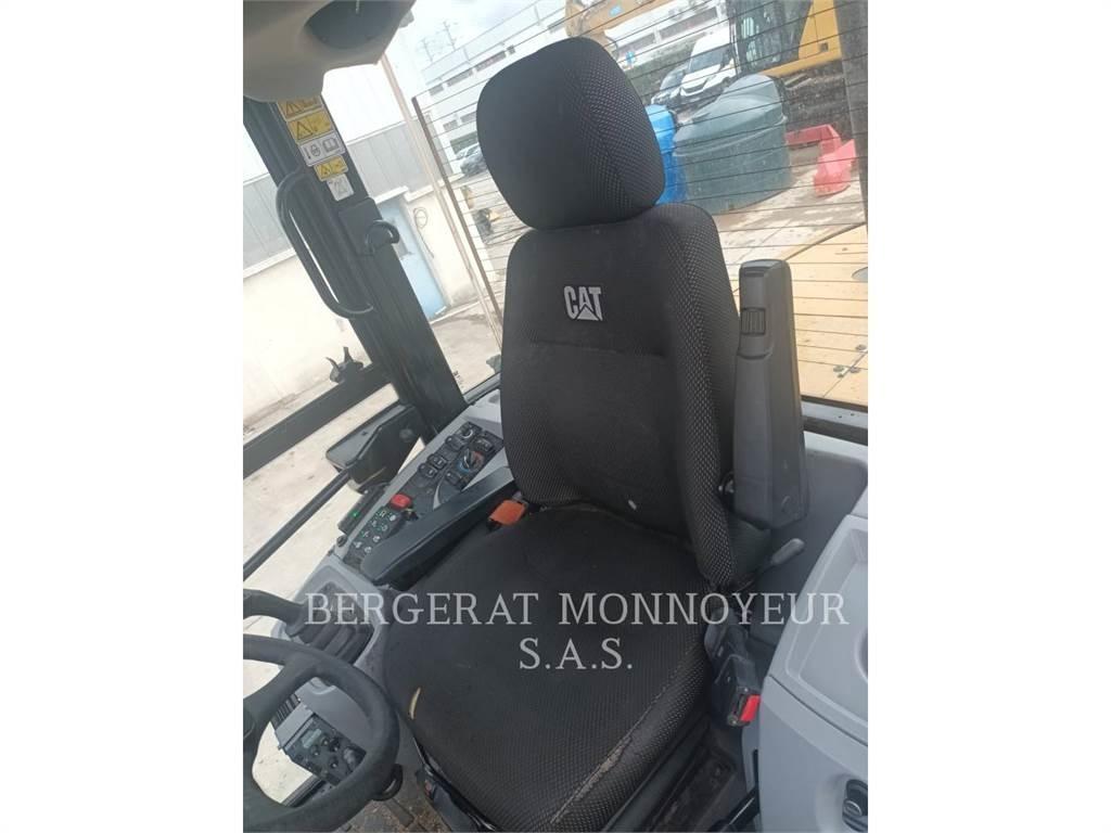 CAT 914M Gumikerekes homlokrakodók