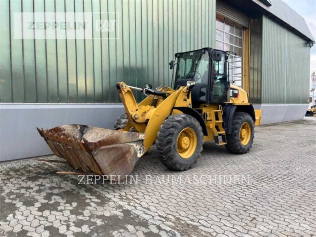 CAT 918M Gumikerekes homlokrakodók