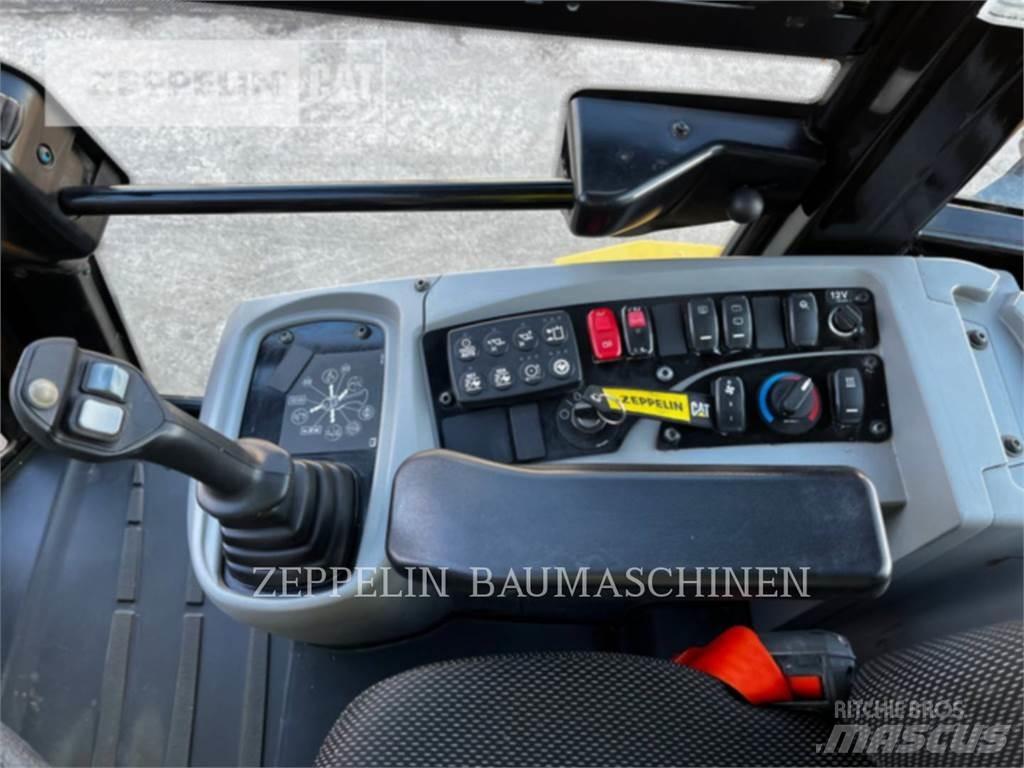 CAT 918M Gumikerekes homlokrakodók