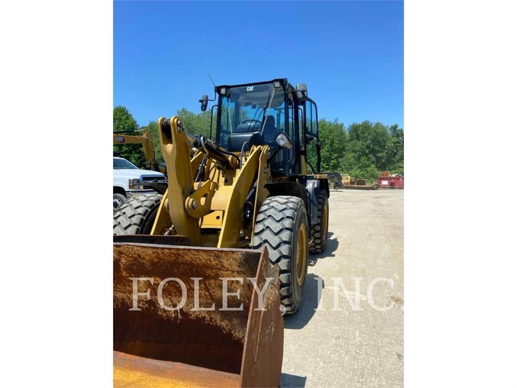 CAT 918M Gumikerekes homlokrakodók