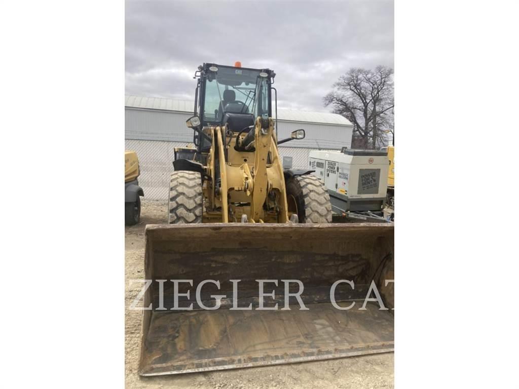 CAT 918M Gumikerekes homlokrakodók