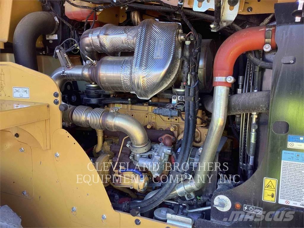 CAT 918M Gumikerekes homlokrakodók