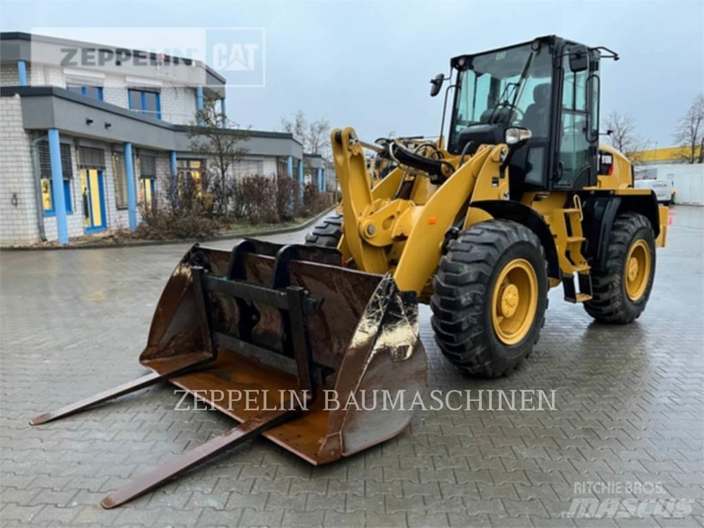 CAT 918M Gumikerekes homlokrakodók
