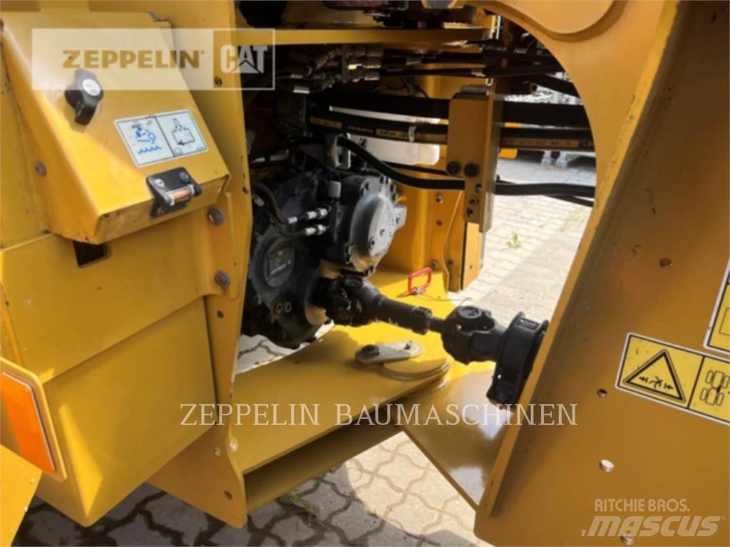 CAT 918M Gumikerekes homlokrakodók