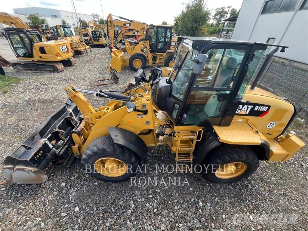 CAT 918M Gumikerekes homlokrakodók