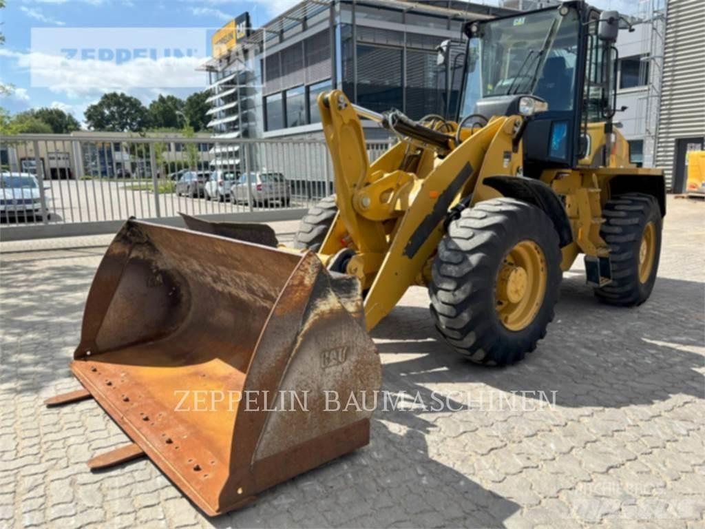 CAT 918M Gumikerekes homlokrakodók
