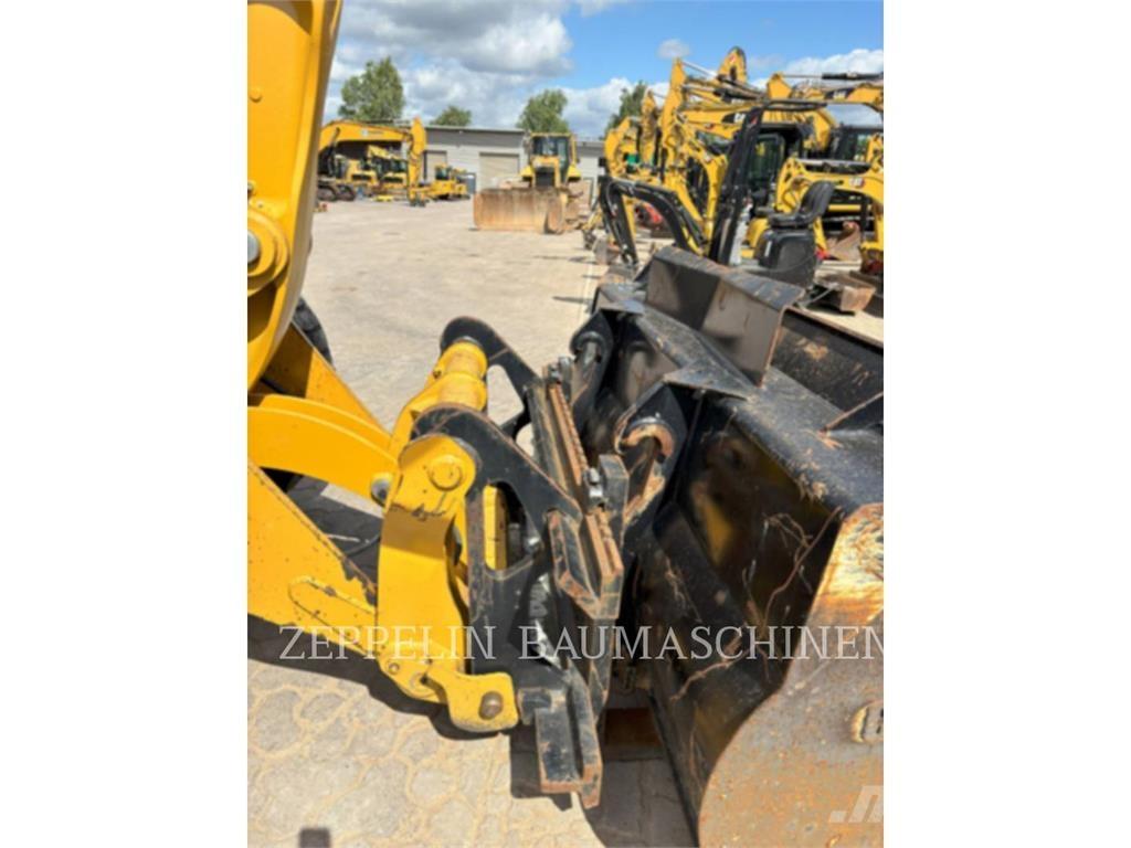 CAT 918M Gumikerekes homlokrakodók