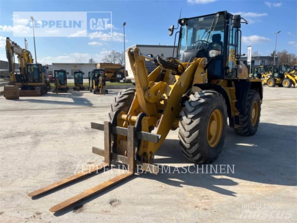 CAT 918M Gumikerekes homlokrakodók