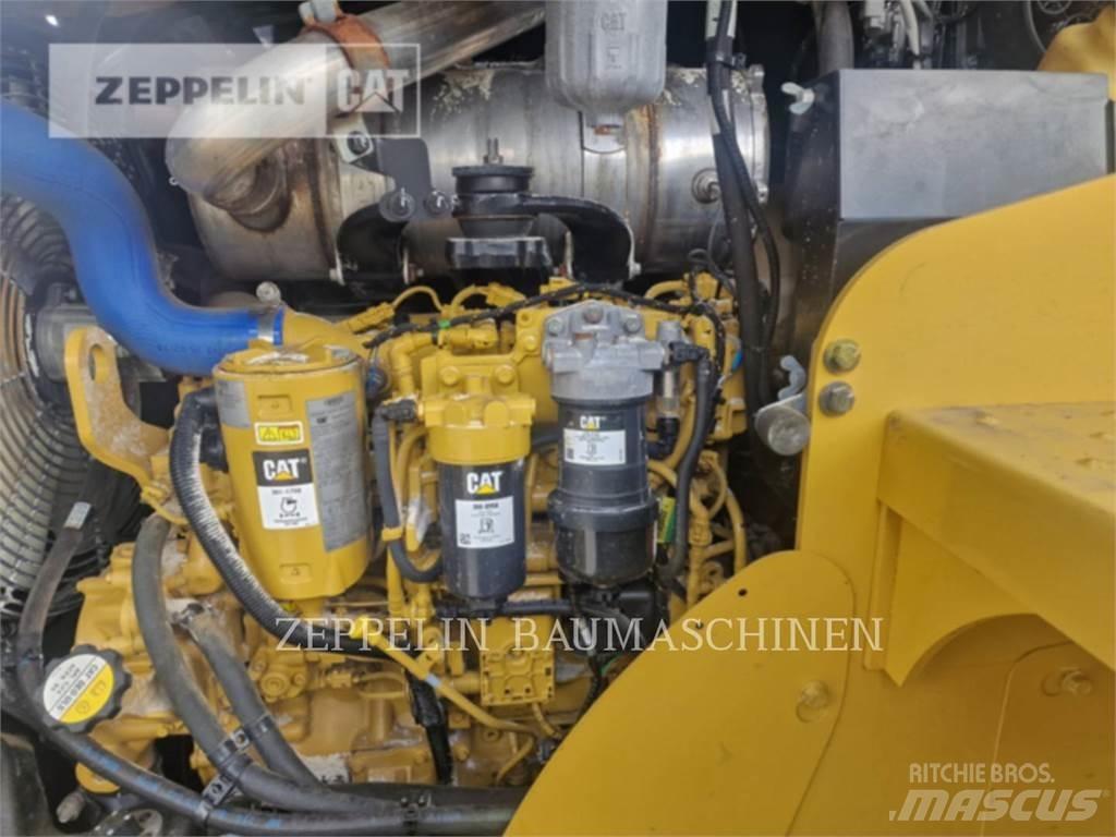 CAT 918M Gumikerekes homlokrakodók